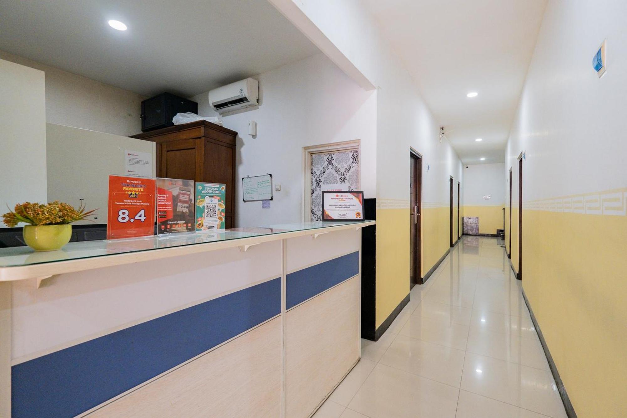Reddoorz Near Taman Krida Budaya Malang Exterior photo