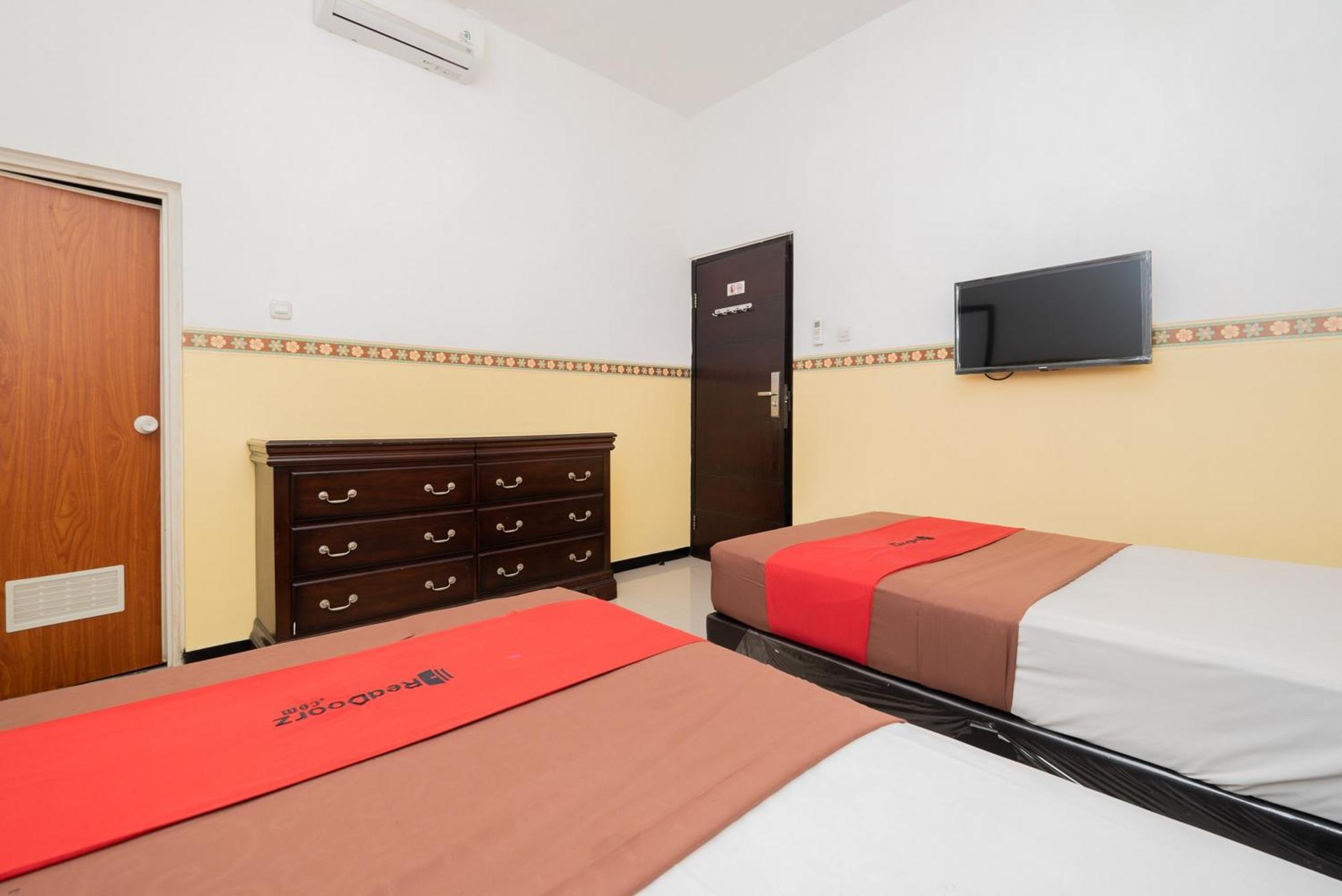 Reddoorz Near Taman Krida Budaya Malang Exterior photo